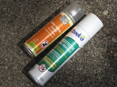 Deux bombes insecticides.