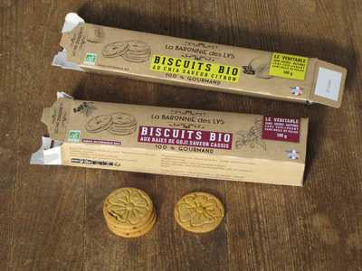 Deux paquets de biscuits au sirop d'agave et des biscuits.